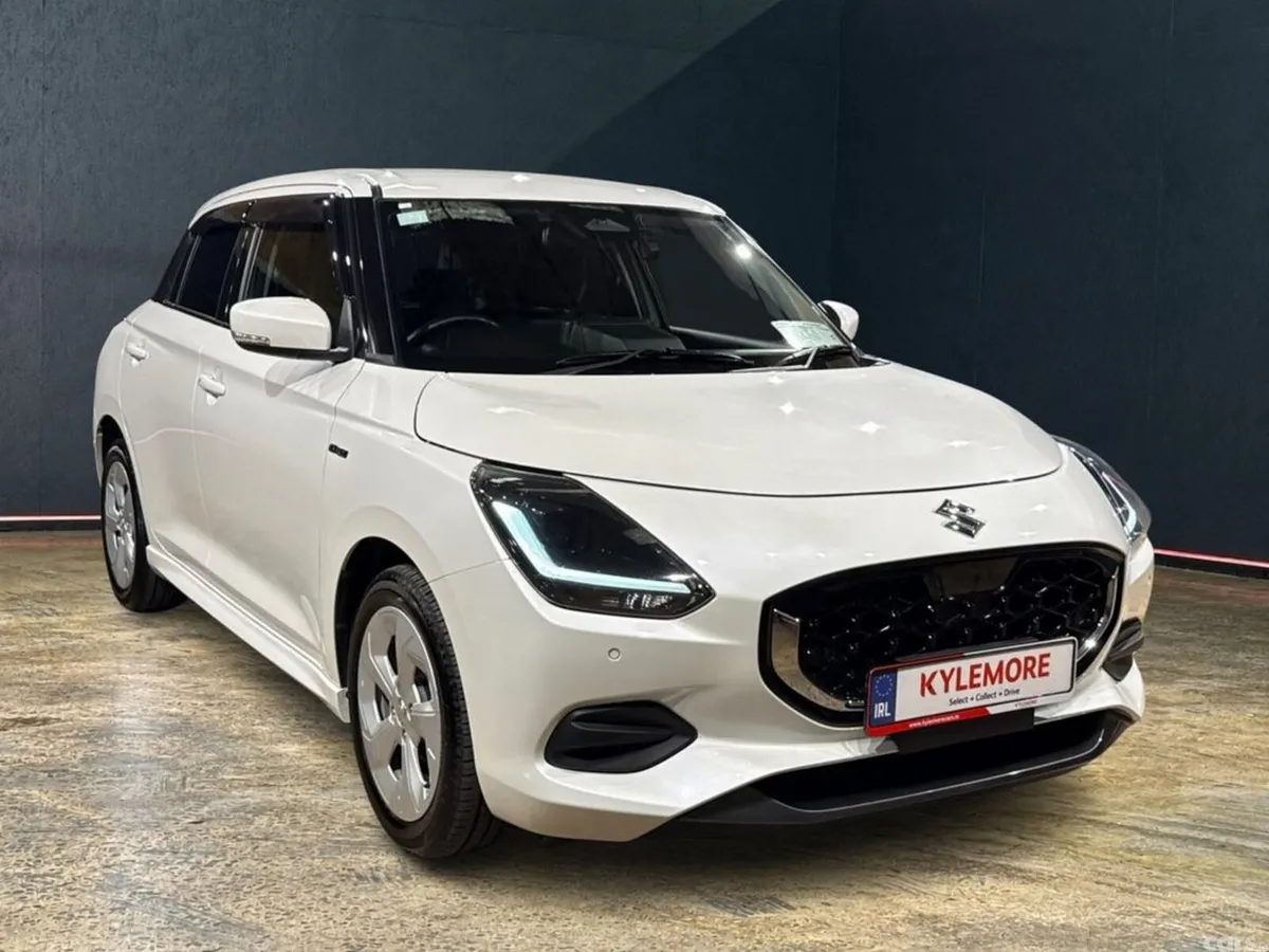 Suzuki Swift Hatchback, Petrol Hybrid, 2025, White