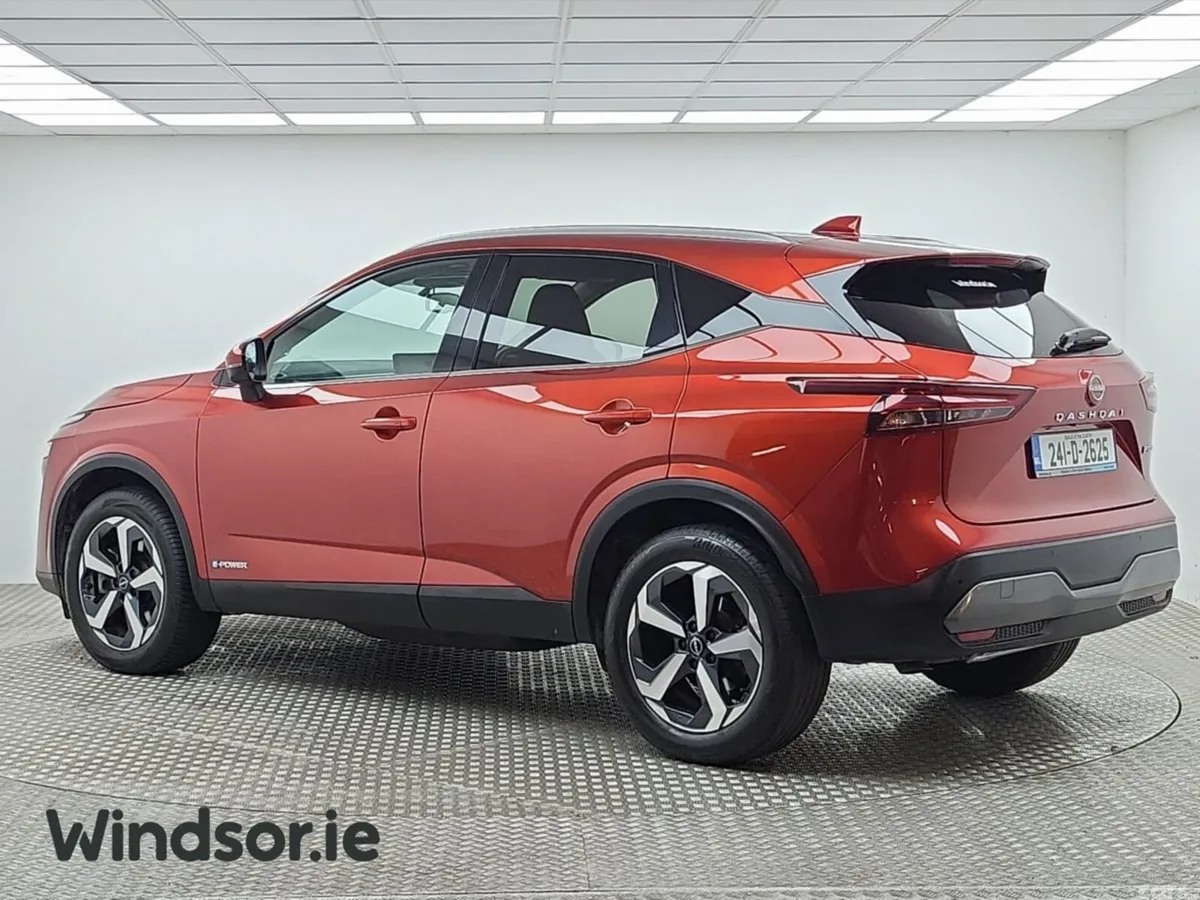 Nissan Qashqai MPV, Petrol, 2024, Red