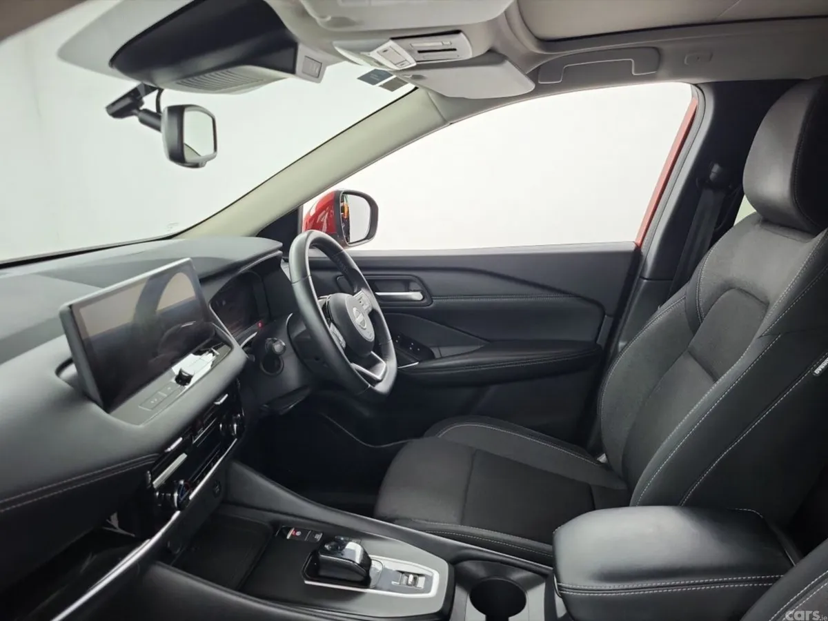 Nissan Qashqai MPV, Petrol, 2024, Red