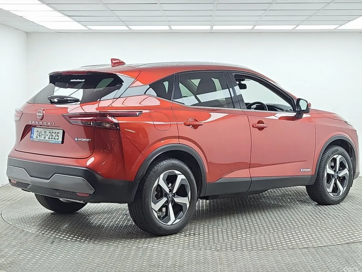 Nissan Qashqai MPV, Petrol, 2024, Red