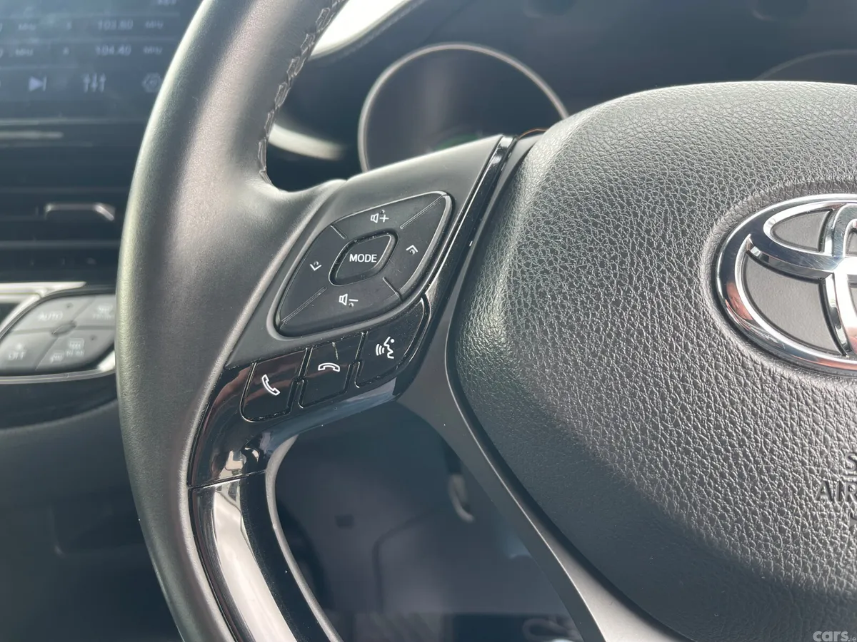 Toyota C-HR Hatchback, Petrol Hybrid, 2019, White