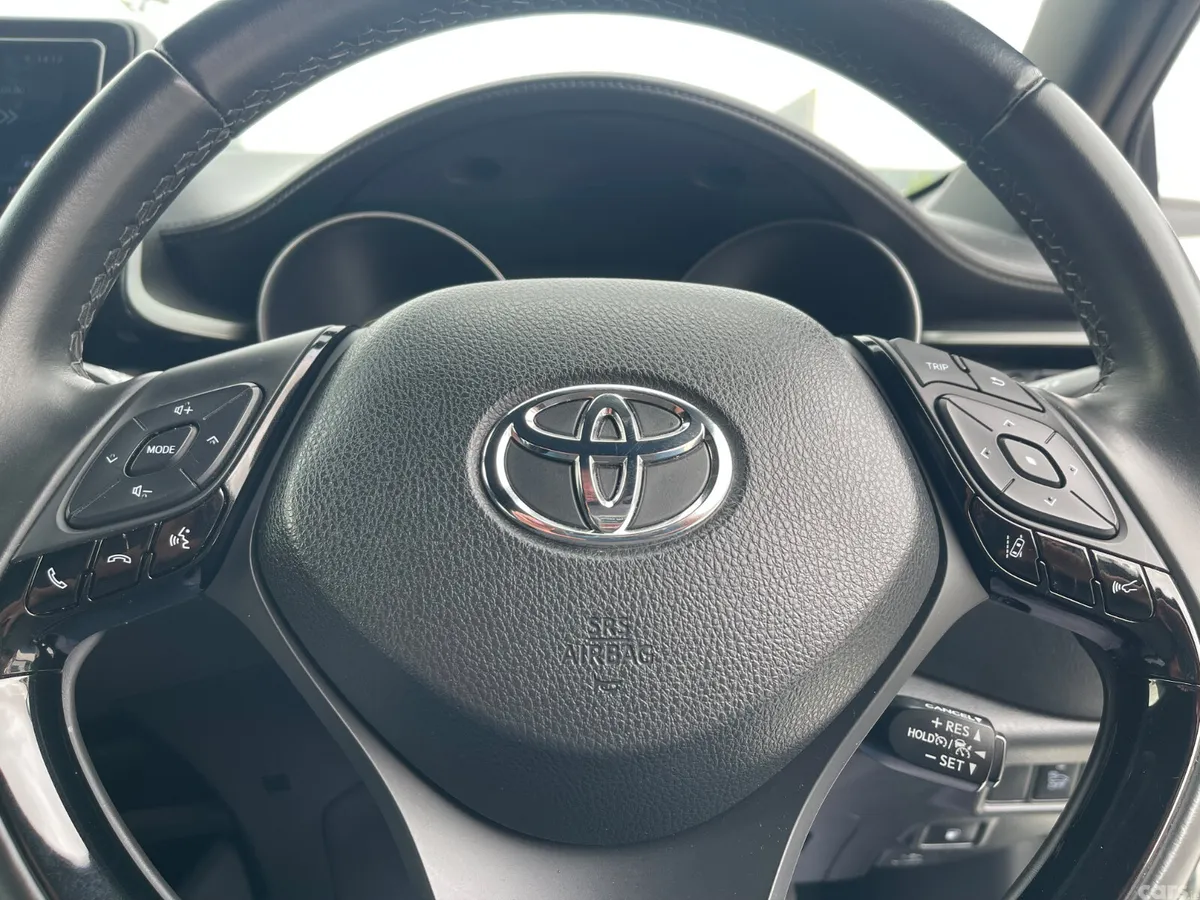Toyota C-HR Hatchback, Petrol Hybrid, 2019, White