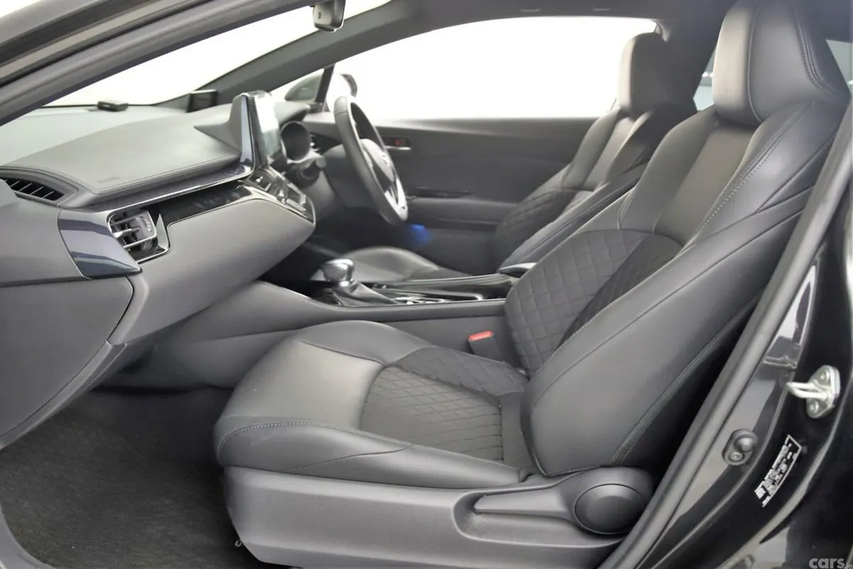 Toyota C-HR SUV, Petrol Hybrid, 2022, Black