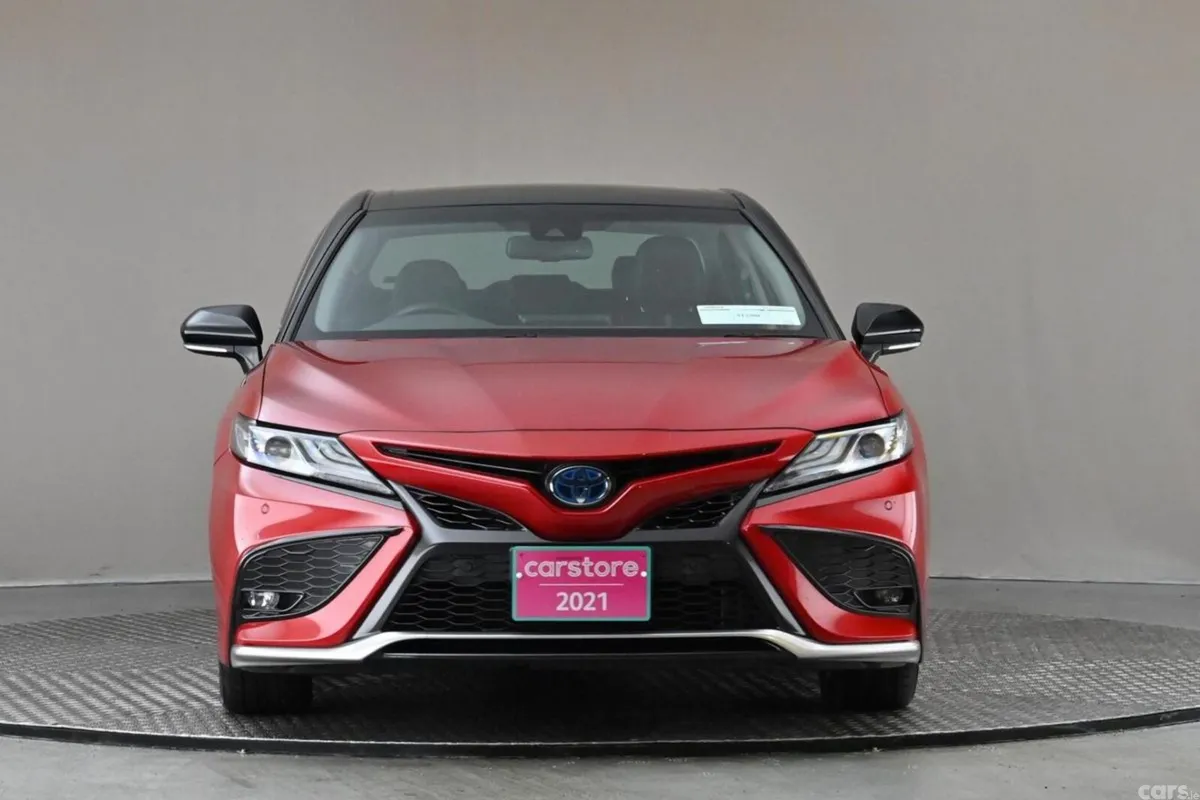 Toyota Camry Saloon, Petrol Hybrid, 2021, Red