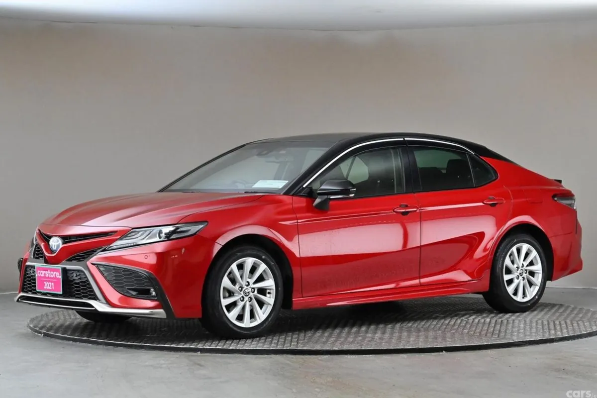 Toyota Camry Saloon, Petrol Hybrid, 2021, Red