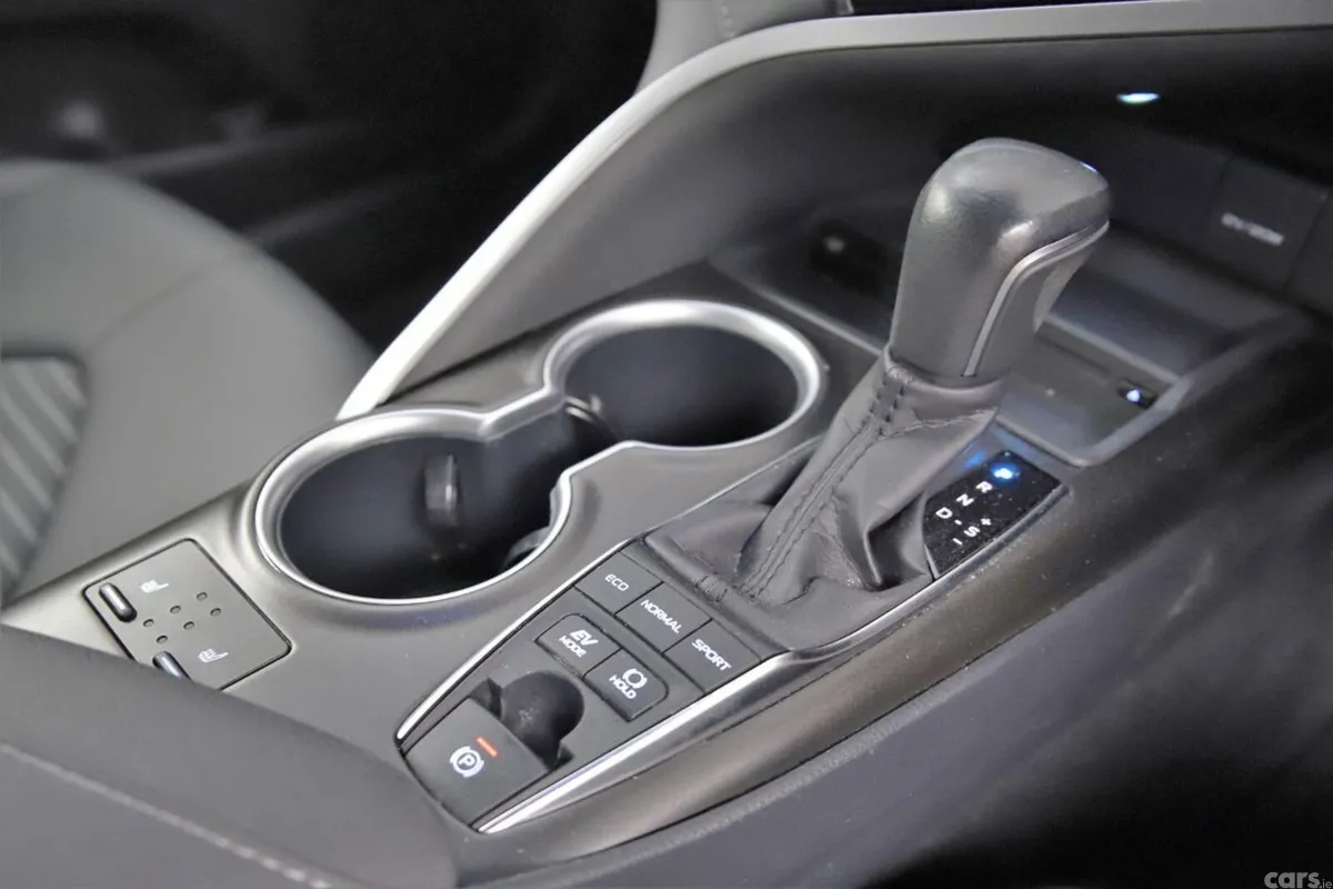 Toyota Camry Saloon, Petrol Hybrid, 2021, Red