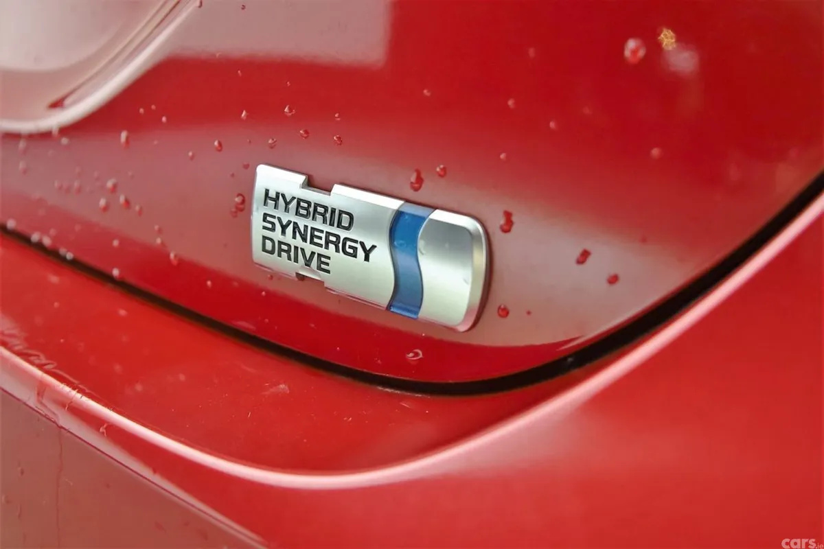 Toyota Camry Saloon, Petrol Hybrid, 2021, Red