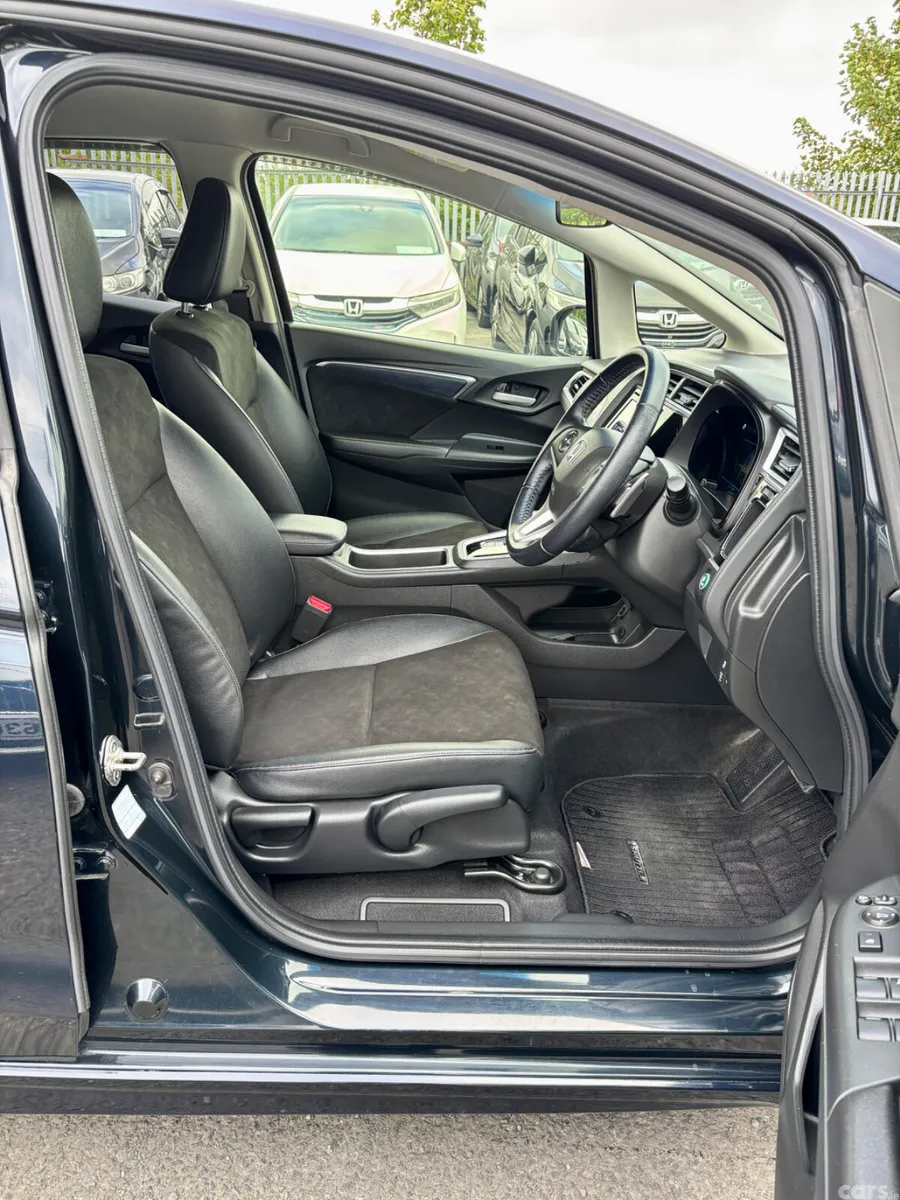 Honda Shuttle MPV, Petrol Hybrid, 2016, Blue