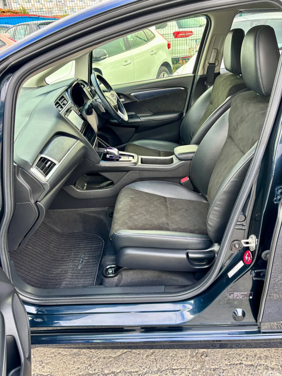 Honda Shuttle MPV, Petrol Hybrid, 2016, Blue