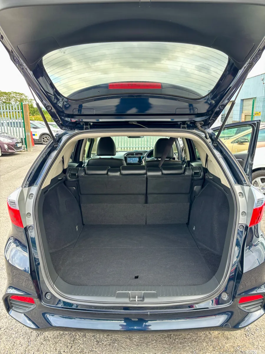 Honda Shuttle MPV, Petrol Hybrid, 2016, Blue