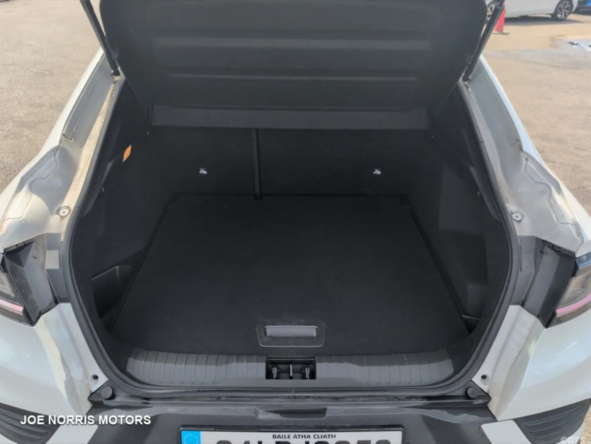 Renault Arkana Hatchback, Petrol, 2024, White