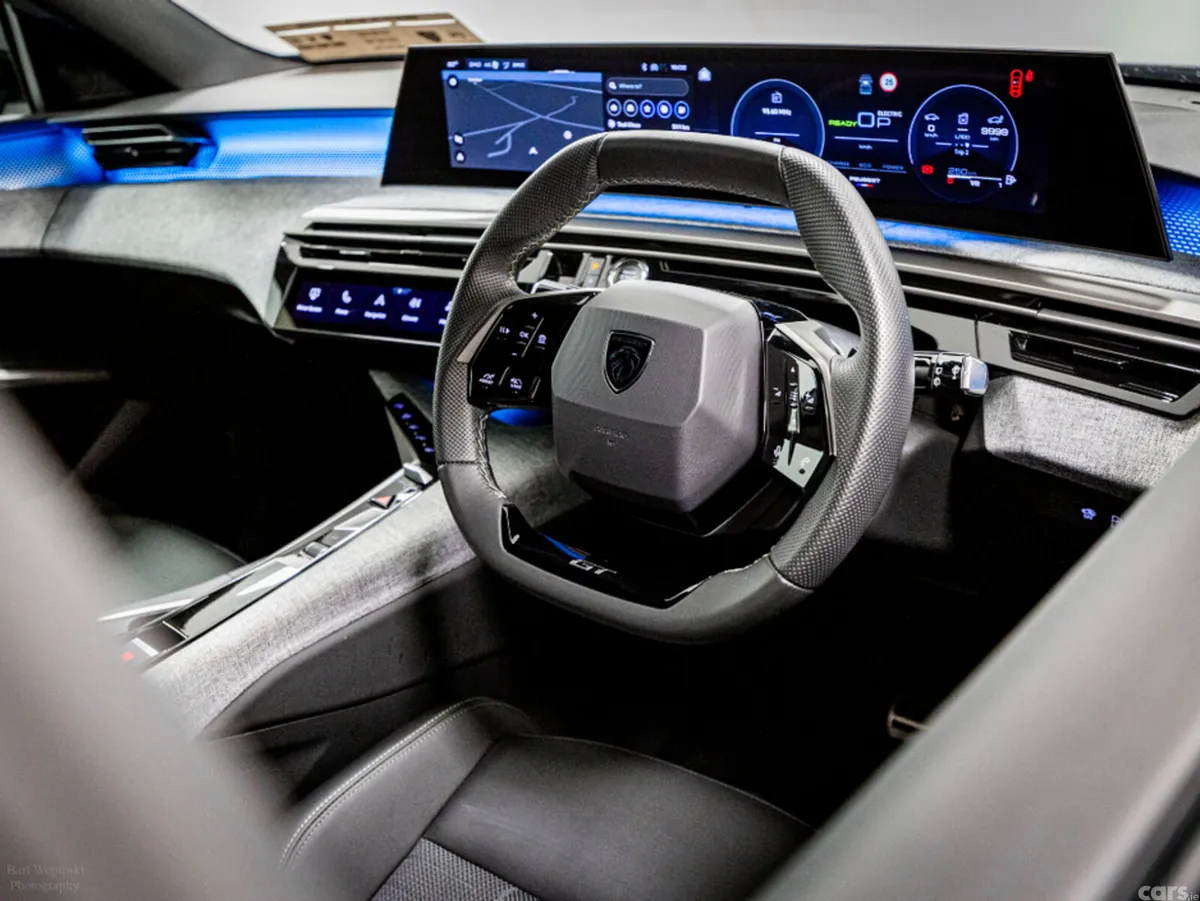Peugeot 5008 SUV, Petrol Plug-in Hybrid, 2025, Grey