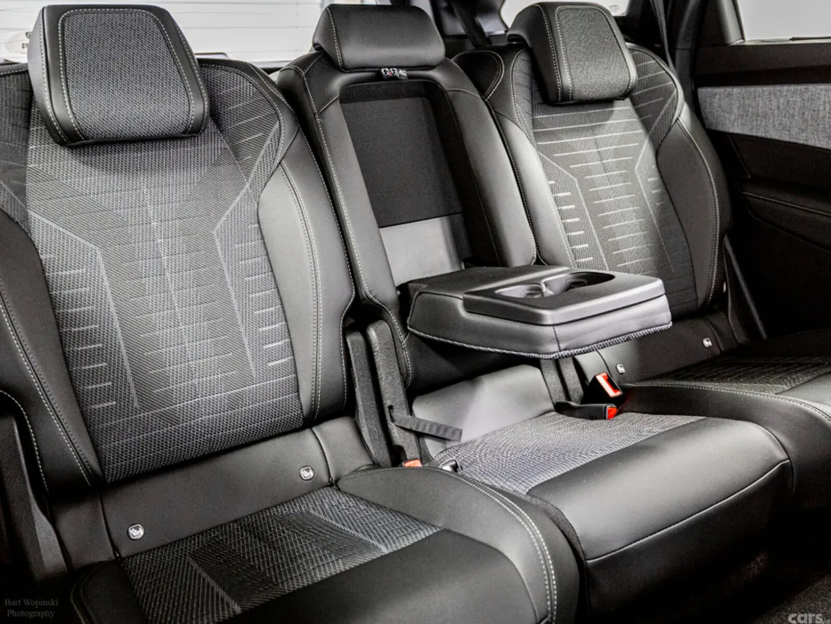 Peugeot 5008 SUV, Petrol Plug-in Hybrid, 2025, Grey