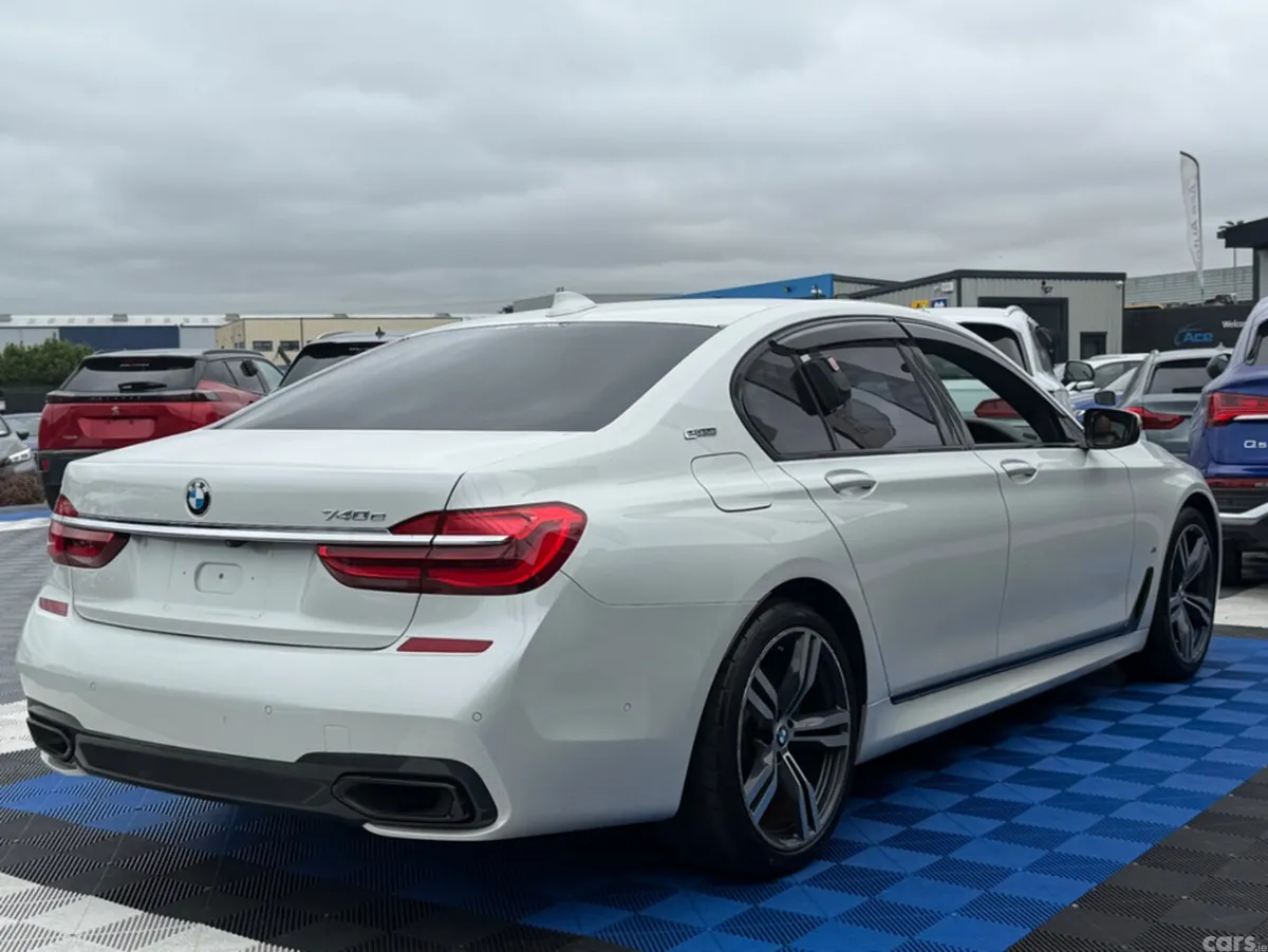 BMW 7-Series Saloon, Petrol Plug-in Hybrid, 2018, White