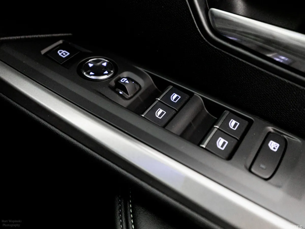 Peugeot 5008 SUV, Petrol Plug-in Hybrid, 2025, Grey