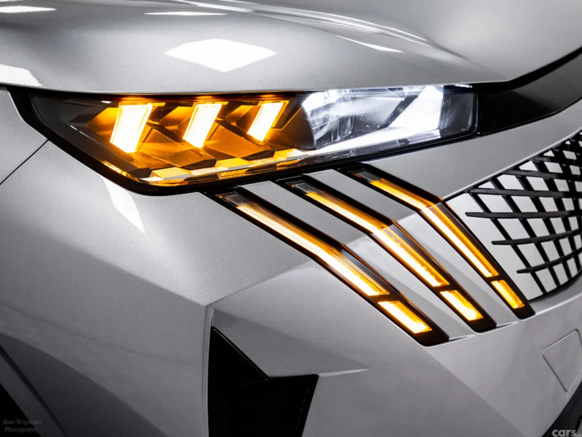Peugeot 5008 SUV, Petrol Plug-in Hybrid, 2025, Grey