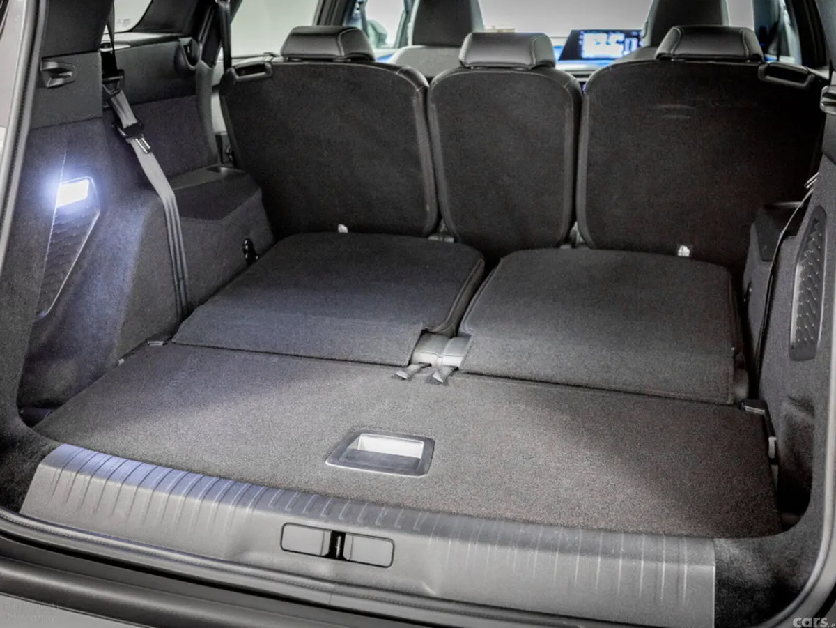 Peugeot 5008 SUV, Petrol Plug-in Hybrid, 2025, Grey