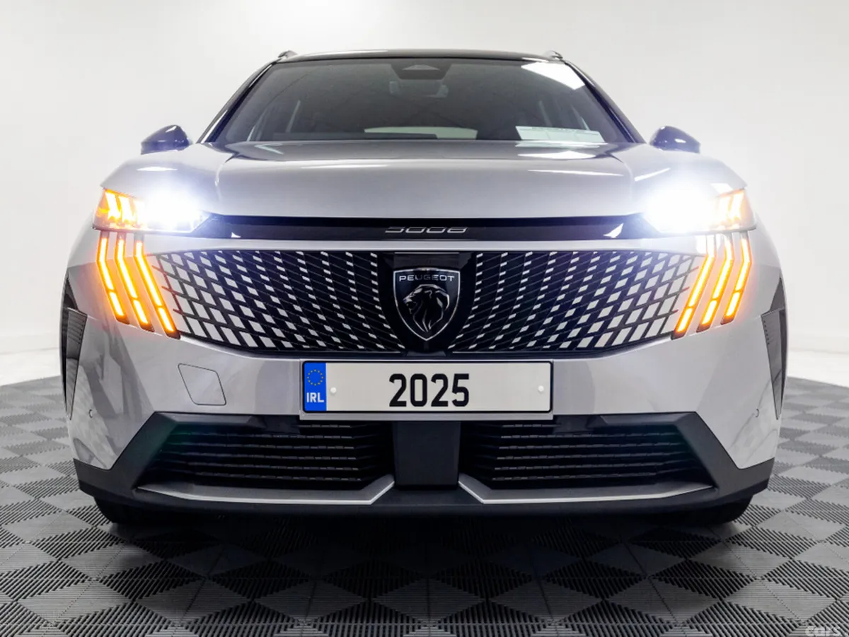 Peugeot 5008 SUV, Petrol Plug-in Hybrid, 2025, Grey