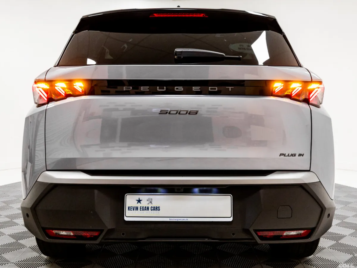 Peugeot 5008 SUV, Petrol Plug-in Hybrid, 2025, Grey