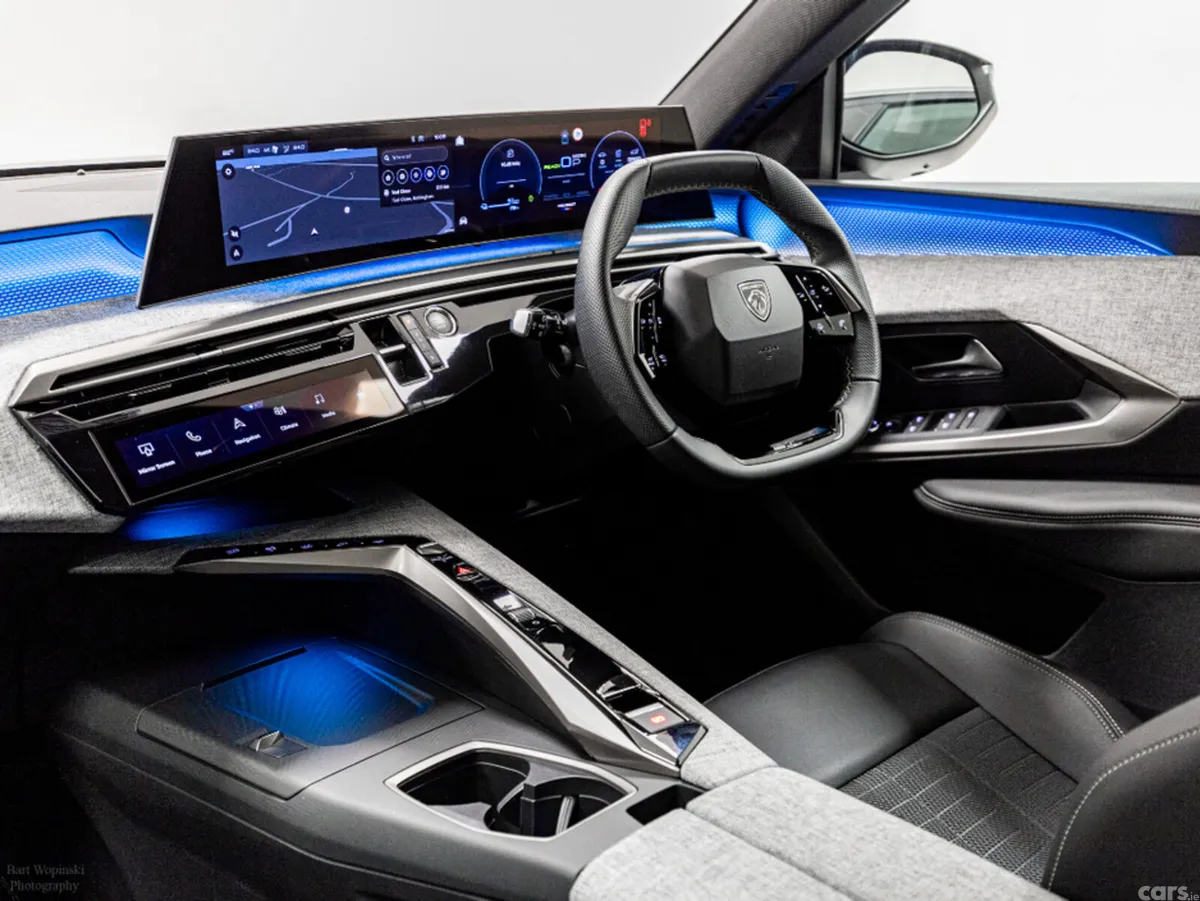 Peugeot 5008 SUV, Petrol Plug-in Hybrid, 2025, Grey
