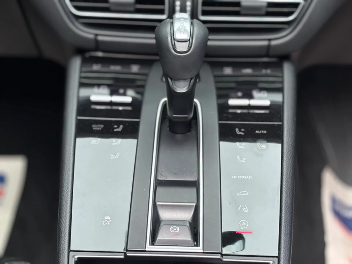 Porsche Macan Van, Petrol, 2023, Red