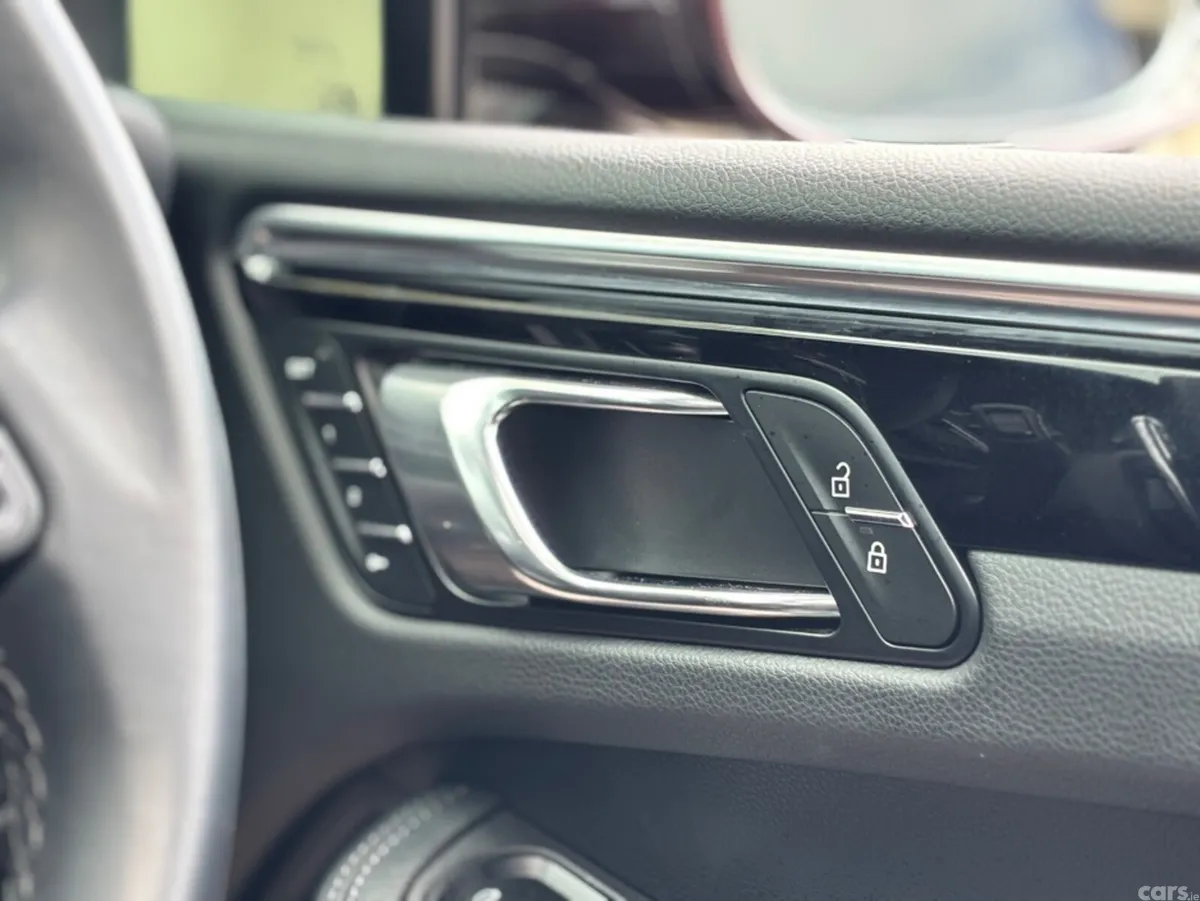 Porsche Macan Van, Petrol, 2023, Red