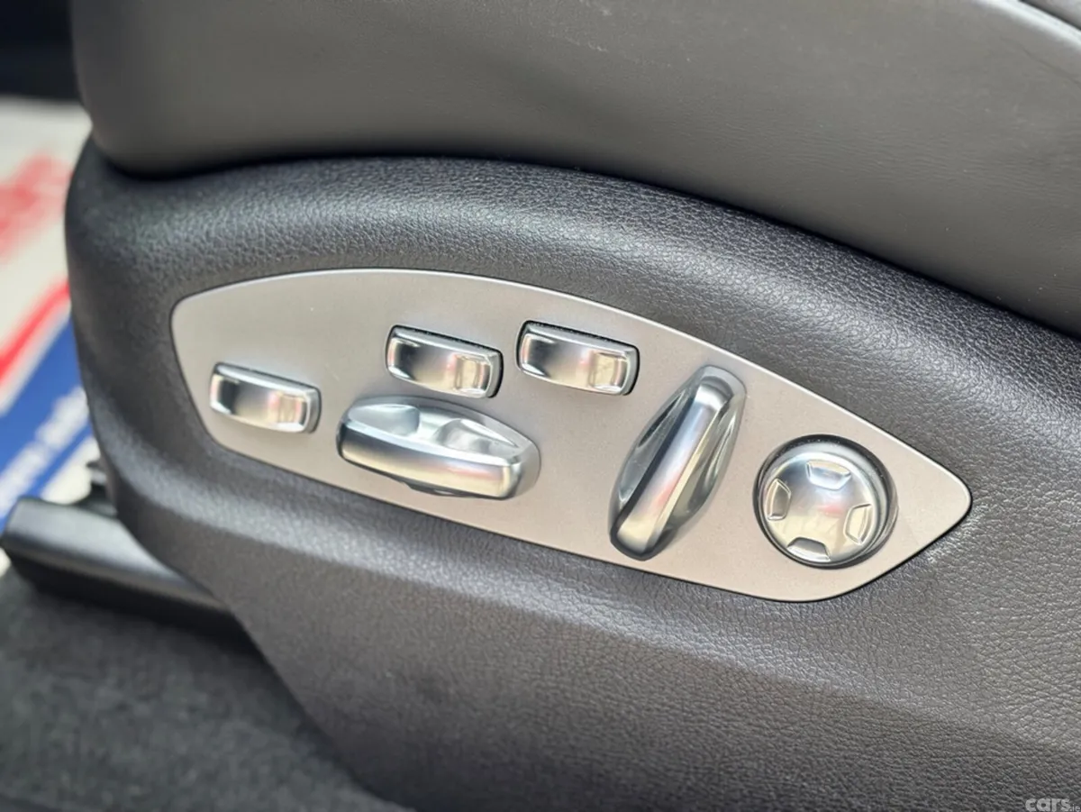 Porsche Macan Van, Petrol, 2023, Red