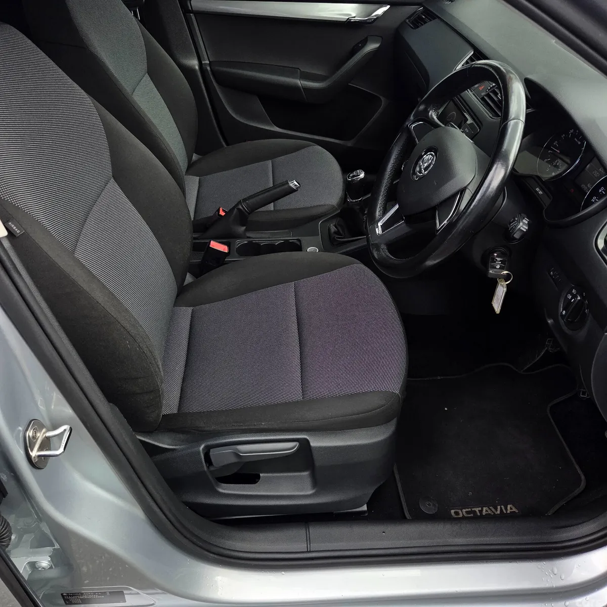 Skoda Octavia Saloon, Diesel, 2017, Grey