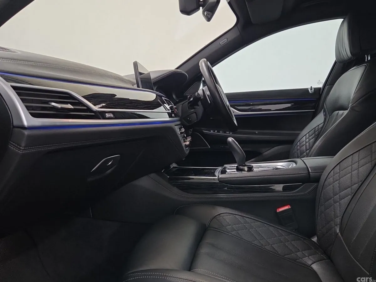 BMW 7-Series Saloon, Petrol Plug-in Hybrid, 2023, Grey