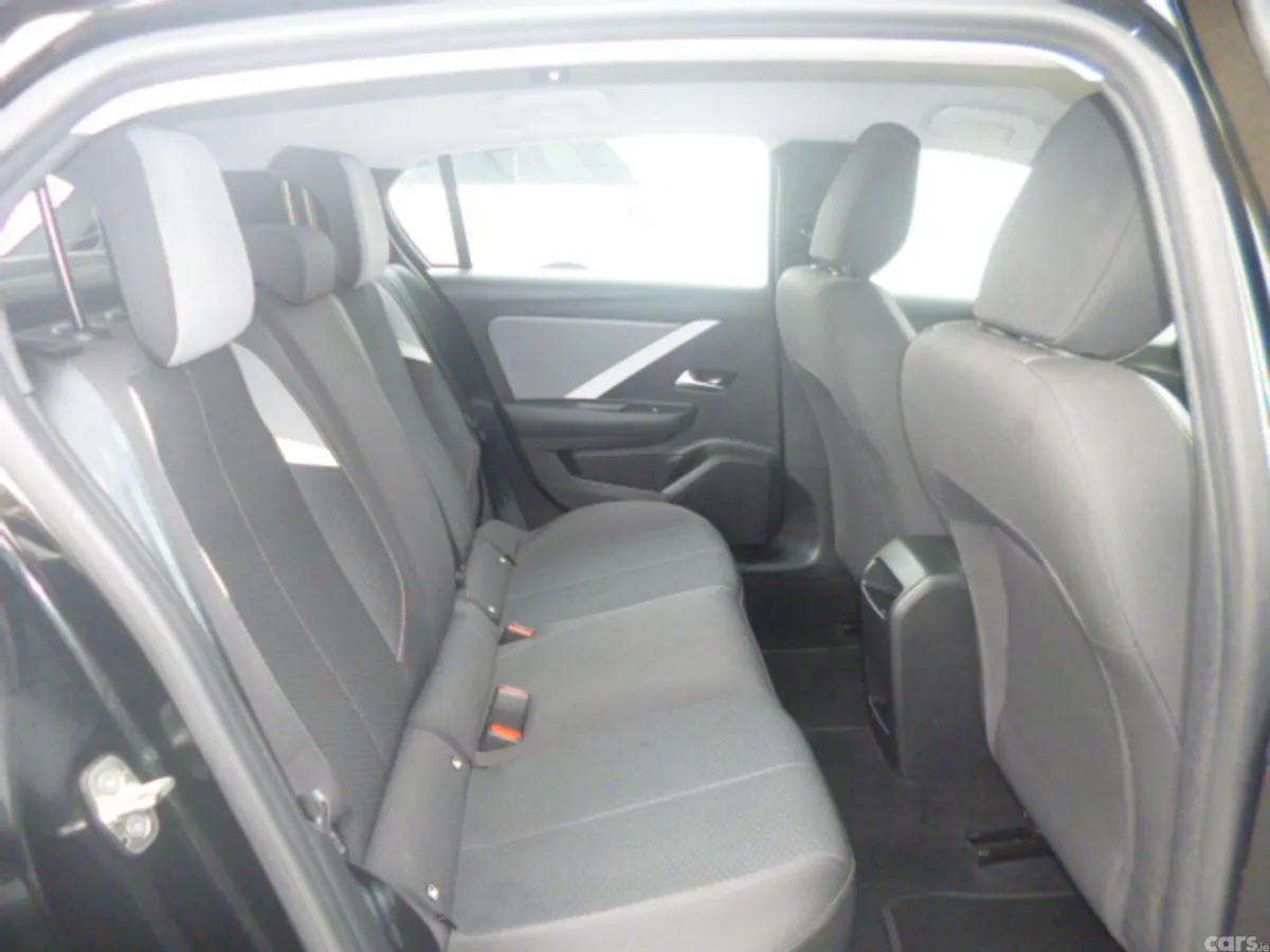 Opel Astra Hatchback, Petrol, 2023, Black