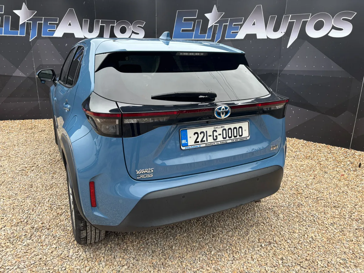 Toyota Yaris Cross Hatchback, Petrol Hybrid, 2022, Blue