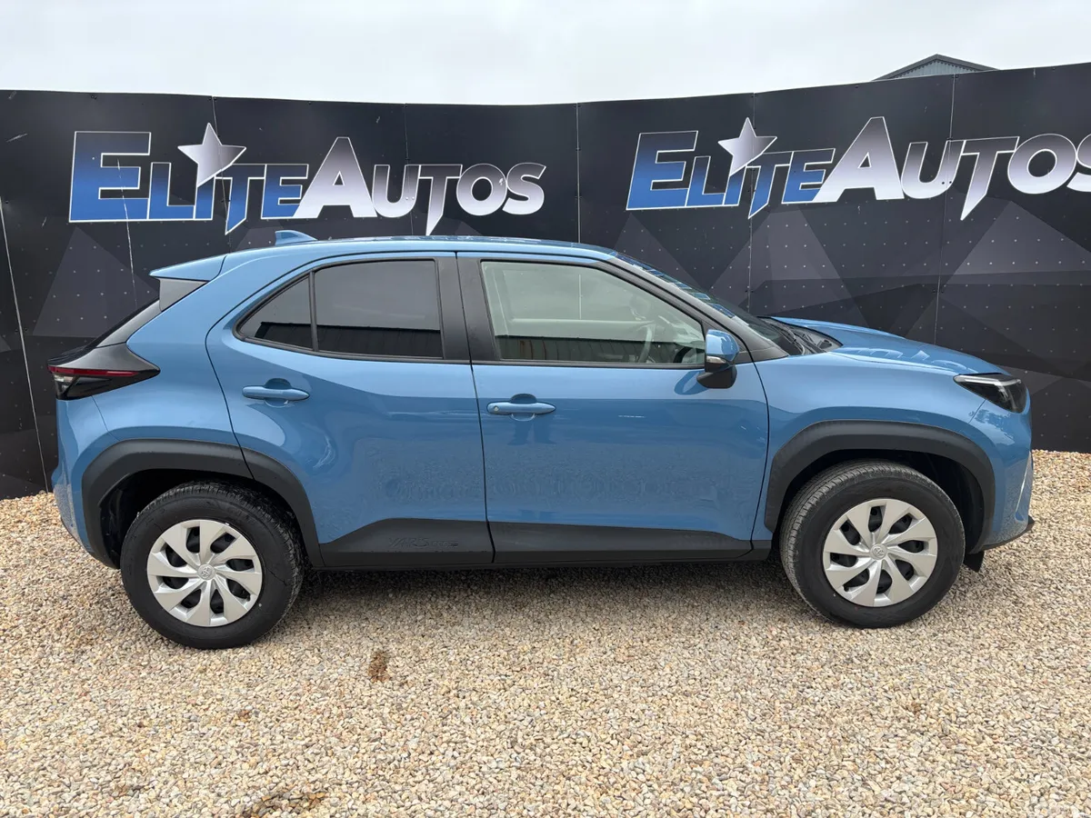 Toyota Yaris Cross Hatchback, Petrol Hybrid, 2022, Blue