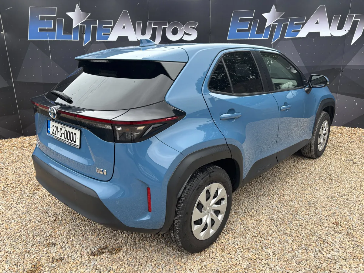 Toyota Yaris Cross Hatchback, Petrol Hybrid, 2022, Blue