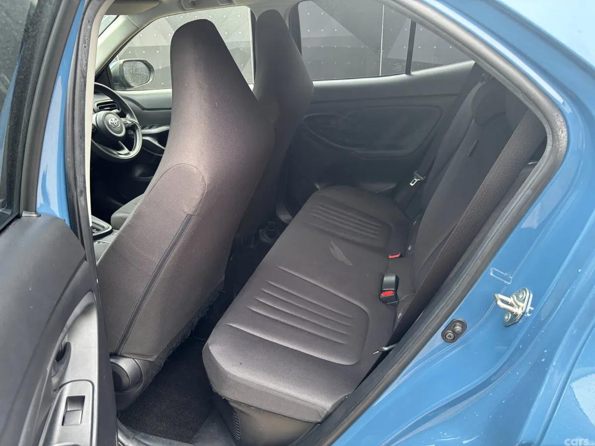 Toyota Yaris Cross Hatchback, Petrol Hybrid, 2022, Blue