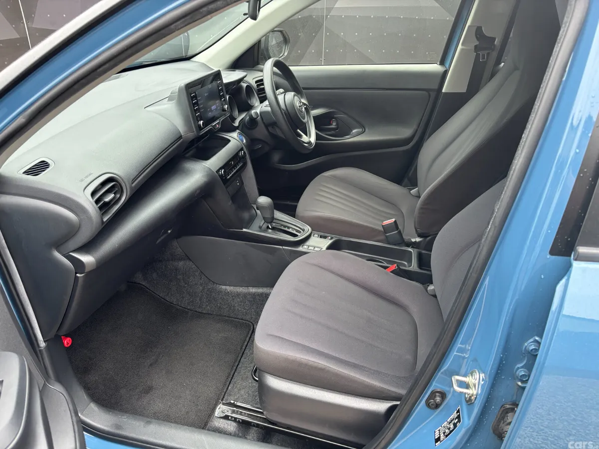 Toyota Yaris Cross Hatchback, Petrol Hybrid, 2022, Blue