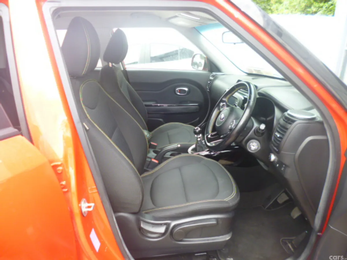 Kia Soul Hatchback, Diesel, 2016, Red