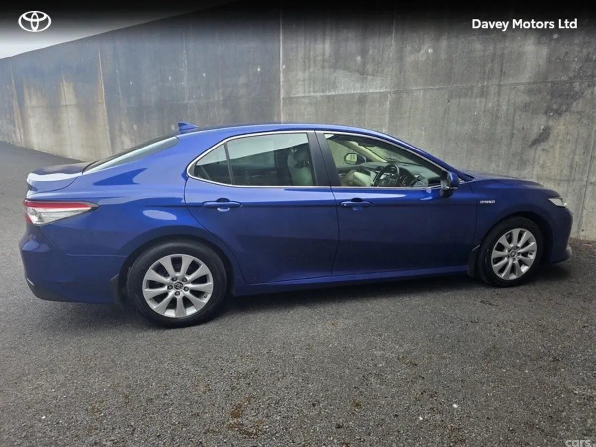 Toyota Camry Saloon, Petrol Hybrid, 2021, Blue