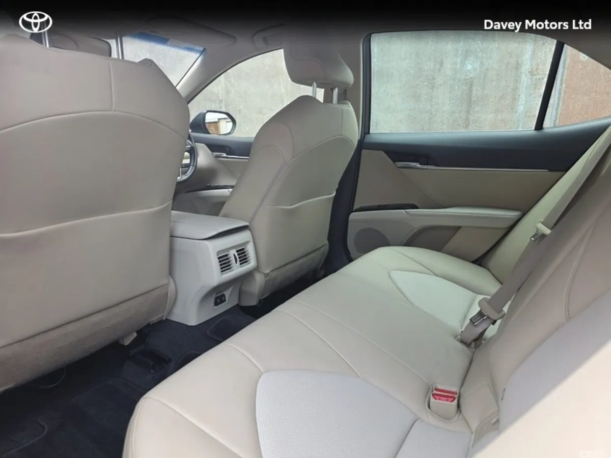 Toyota Camry Saloon, Petrol Hybrid, 2021, Blue