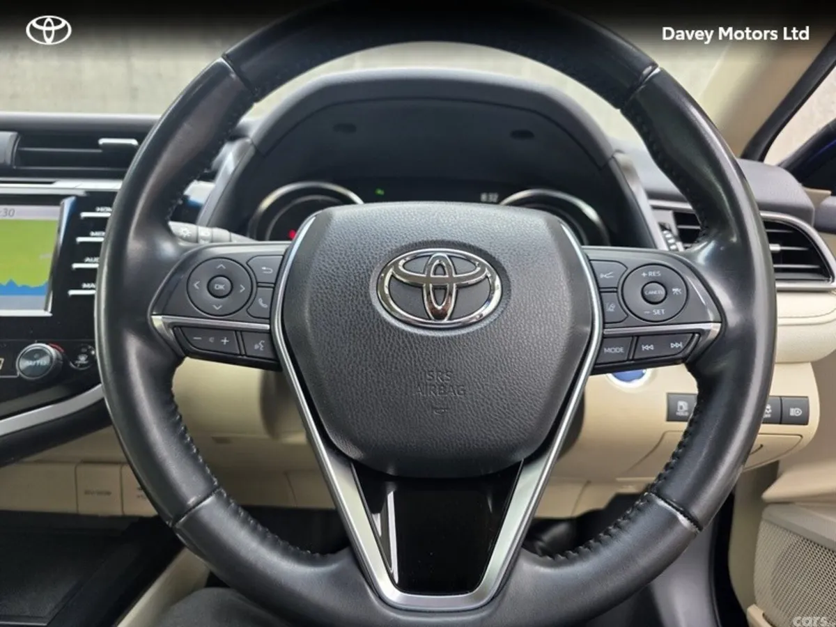 Toyota Camry Saloon, Petrol Hybrid, 2021, Blue