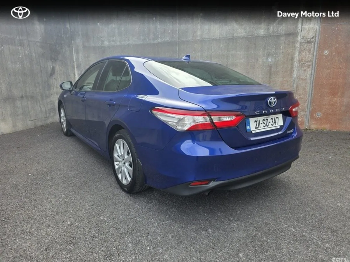 Toyota Camry Saloon, Petrol Hybrid, 2021, Blue