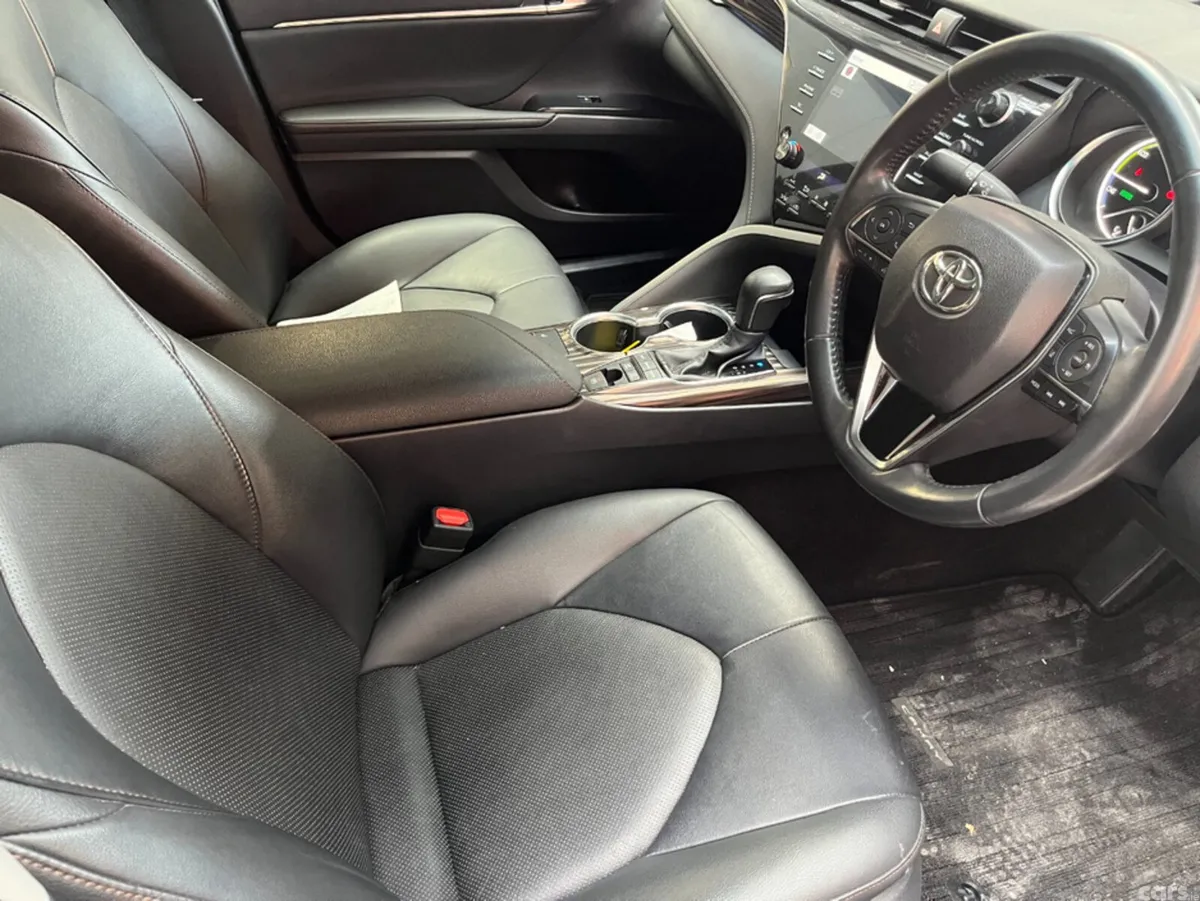 Toyota Camry Saloon, Petrol, 2021, White