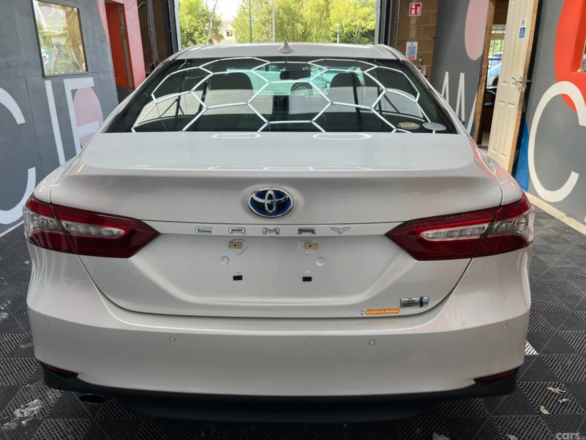 Toyota Camry Saloon, Petrol, 2021, White