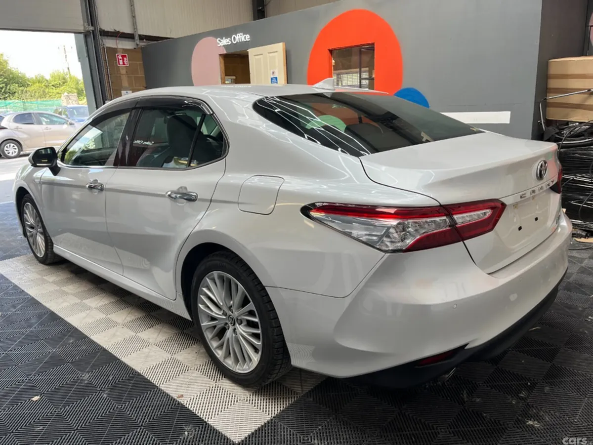 Toyota Camry Saloon, Petrol, 2021, White