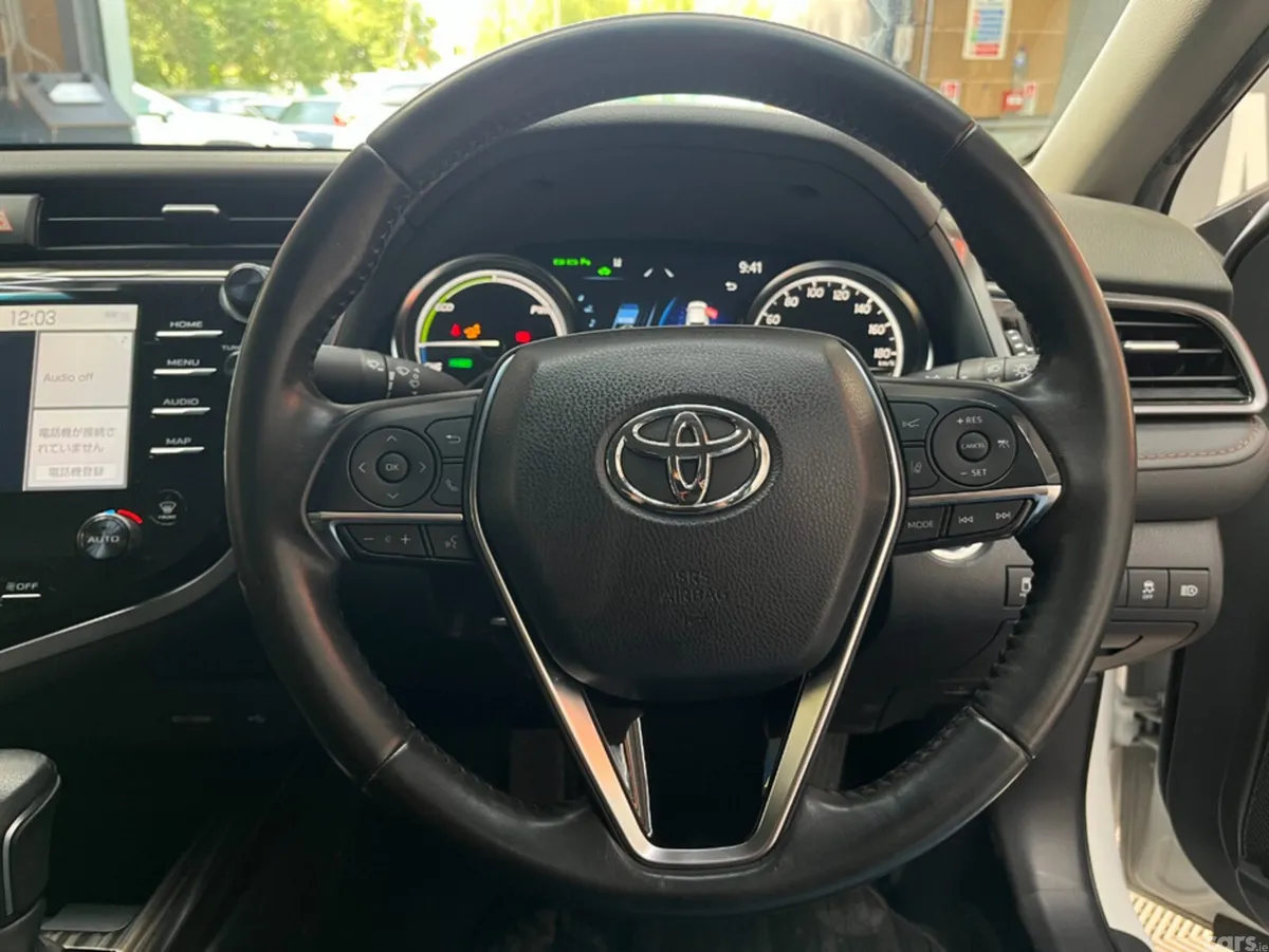 Toyota Camry Saloon, Petrol, 2021, White