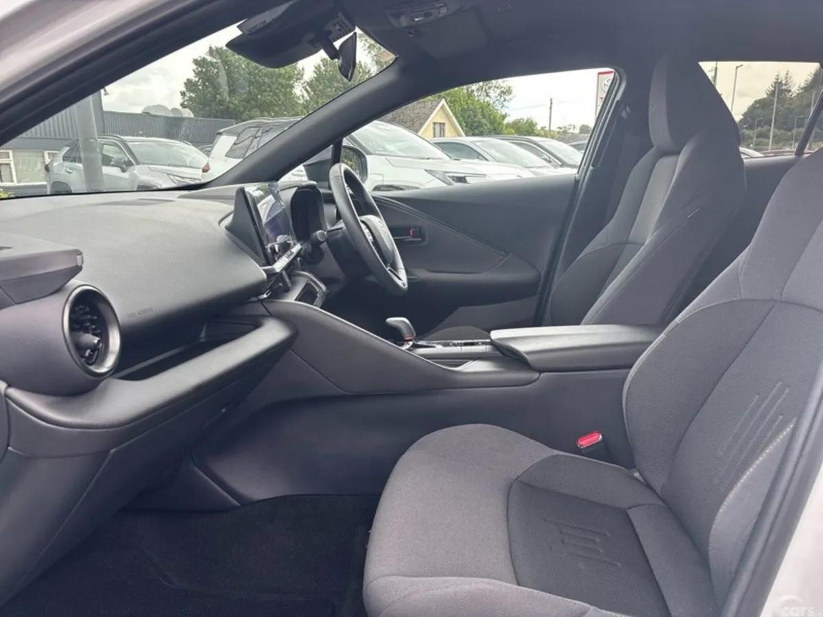 Toyota C-HR SUV, Petrol Hybrid, 2024, White
