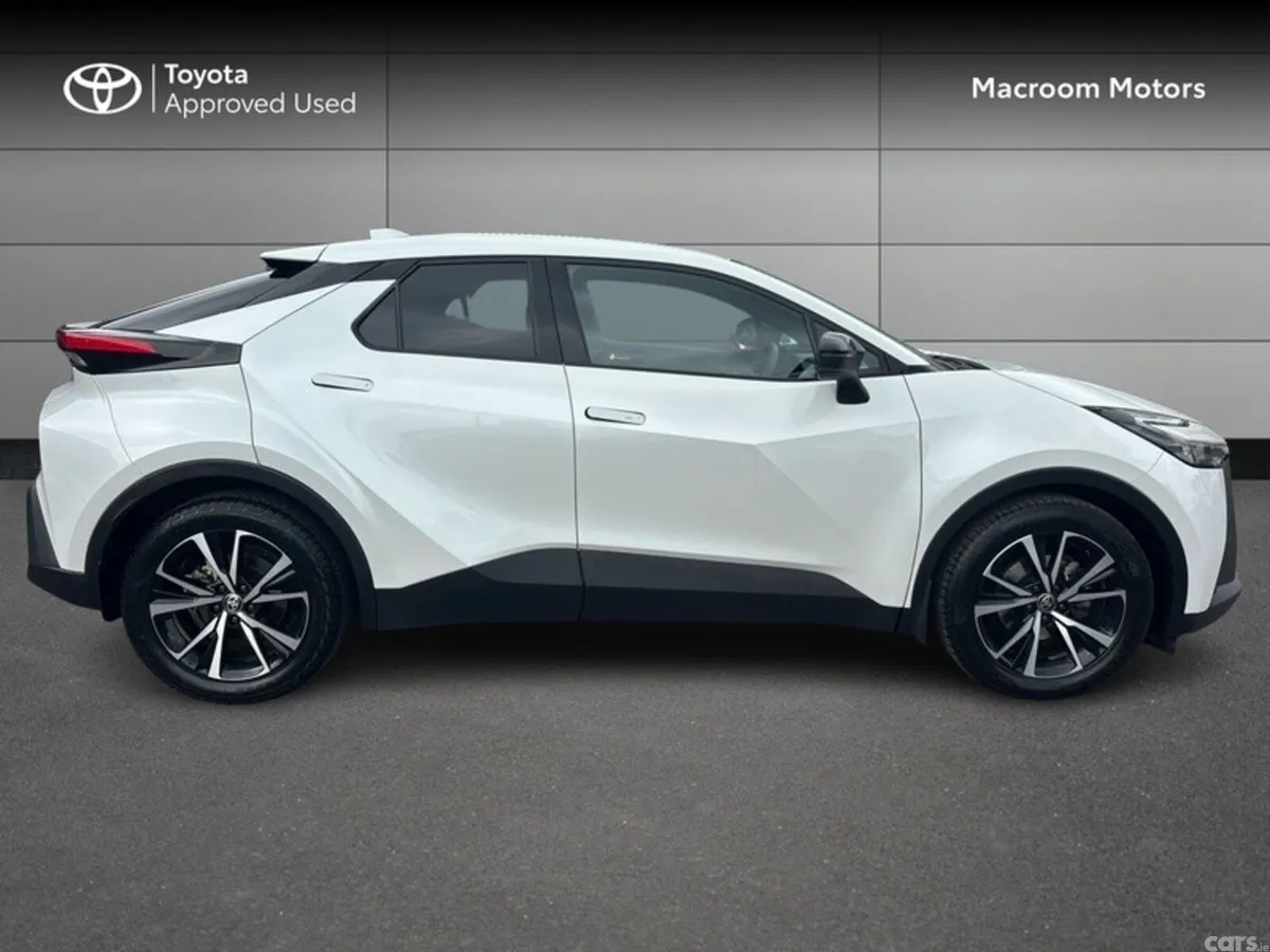 Toyota C-HR SUV, Petrol Hybrid, 2024, White