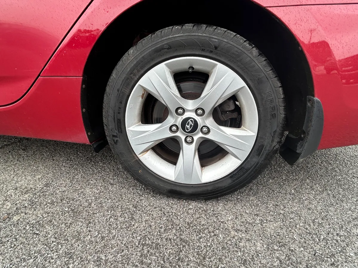 Hyundai i40 Saloon, Diesel, 2013, Red