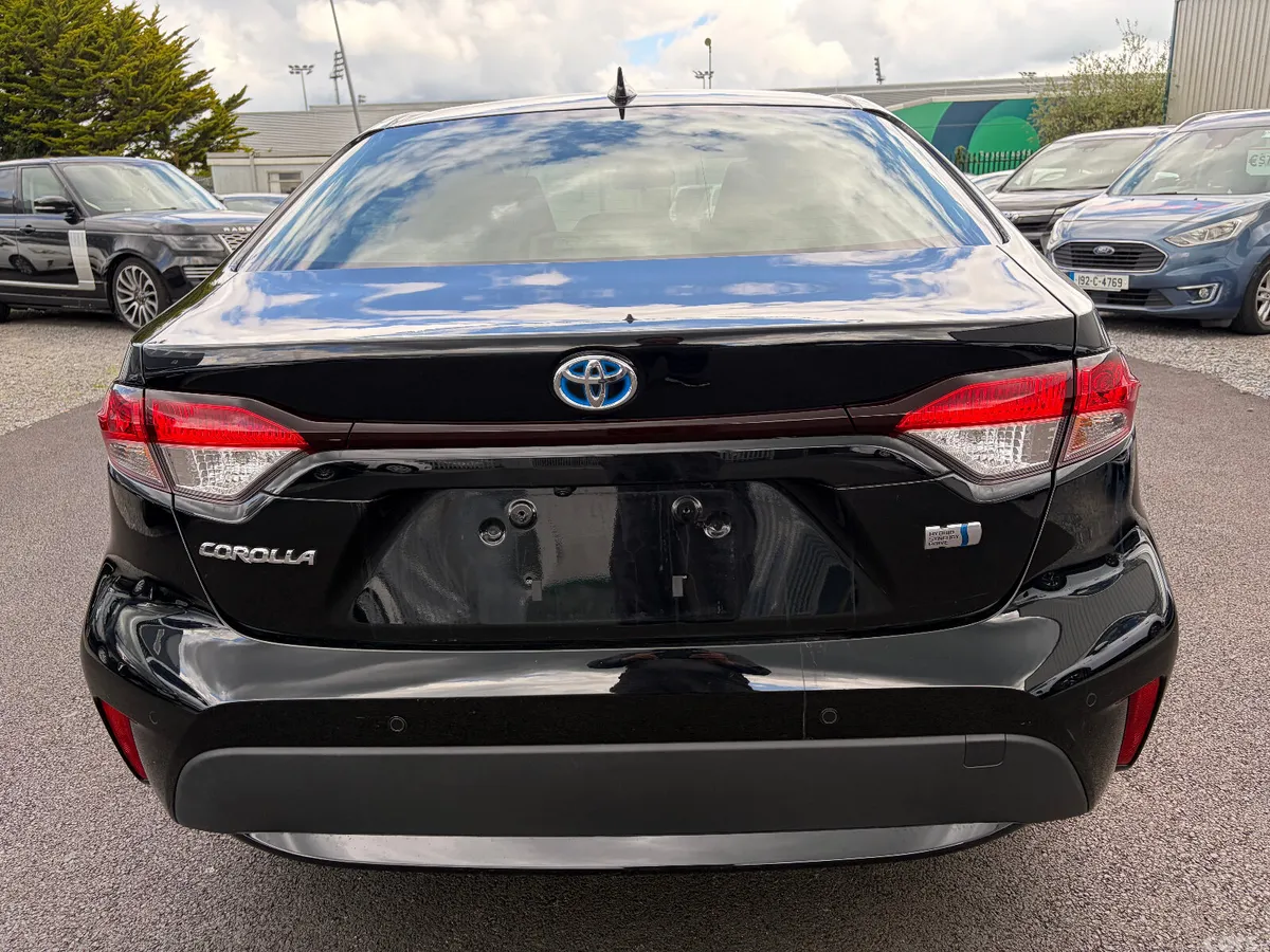 Toyota Corolla Saloon, Petrol Hybrid, 2023, Silver