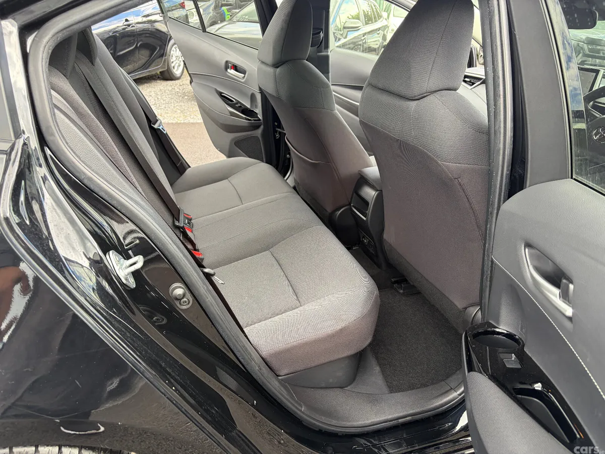 Toyota Corolla Saloon, Petrol Hybrid, 2023, Silver