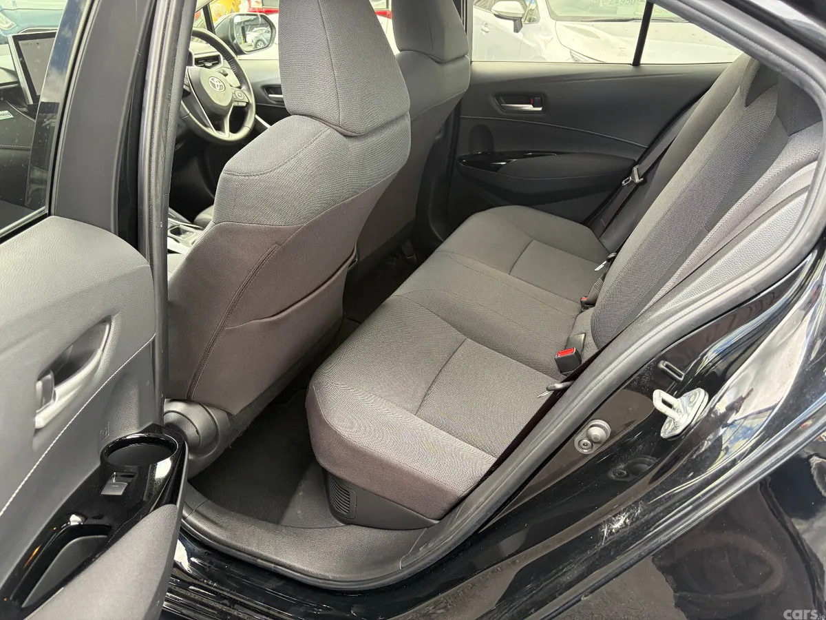 Toyota Corolla Saloon, Petrol Hybrid, 2023, Silver